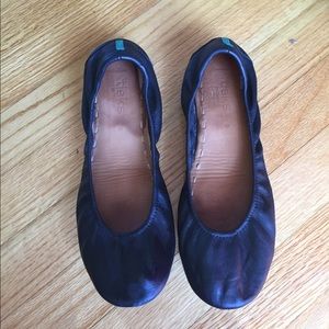 Black Tieks flats